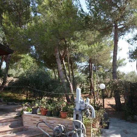 Locazione Turistica Cotriero Pineta Red House Holiday home *